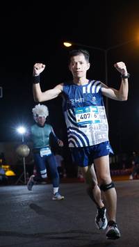 BIB: 26842, 407
                            <button type="button" onclick="openModal(23075636)" class="btn btn-primary btn-sm float-right btn-popup" data-toggle="modal" data-target=".modal-high-quality">
                        <i class="fas fa-shopping-cart"></i> Add to Cart
                    </button>
                                            <button type="button" onclick="isThisMe(23075636, true)" class="btn btn-success btn-sm float-right btn-popup btn-isme hidden" data-toggle="tooltip" data-placement="bottom" title="นี่คือรูปของคุณใช่ไหม คลิกที่นี่เพื่อเอาเข้าอัลบั้ม">
                        <i class="fas fa-plus"></i> Add to album
                    </button>
                    <button type="button" onclick="isThisMe(23075636, false)" class="btn btn-warning btn-sm float-right btn-popup btn-isnotme hidden">
                        <i class="fas fa-ban"></i> Remove from album
                    </button>